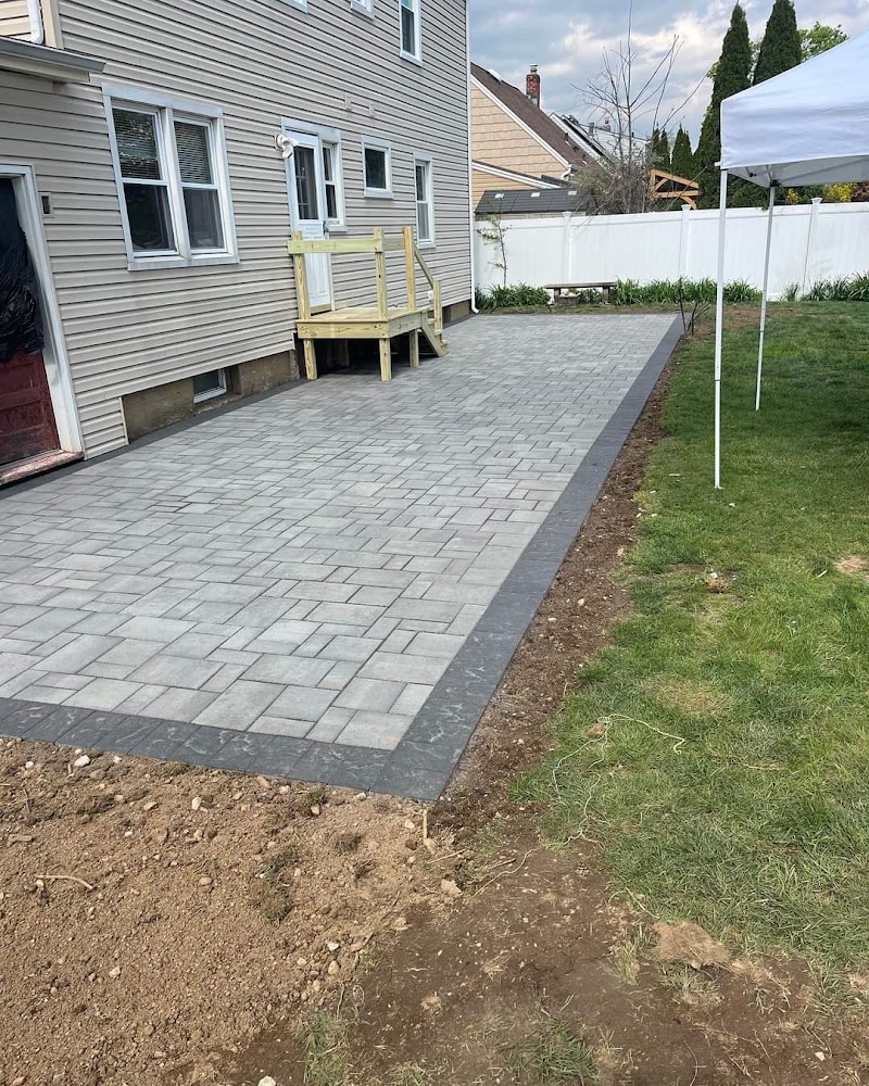 Maple Leaf Driveways & Landscaping - Patios - Paving - Blacktop - Asphalt - Interlocking - Power washing - Mississauga